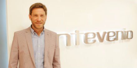 exp_edigital's tweet photo. "No hay transformación, sino evolución" @jnovick de @antevenio #TransformaciónDigital #Premios50Ideas https://t.co/Y559bJQboH