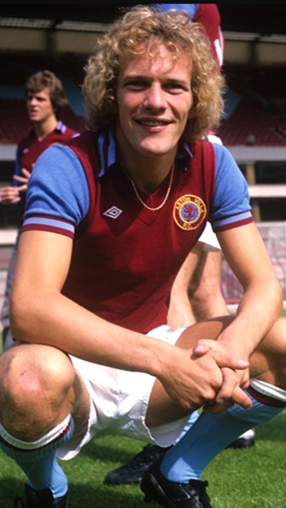 A very happy 60th birthday to Andy Gray, one of my all time favourite players. Have a great day! 
