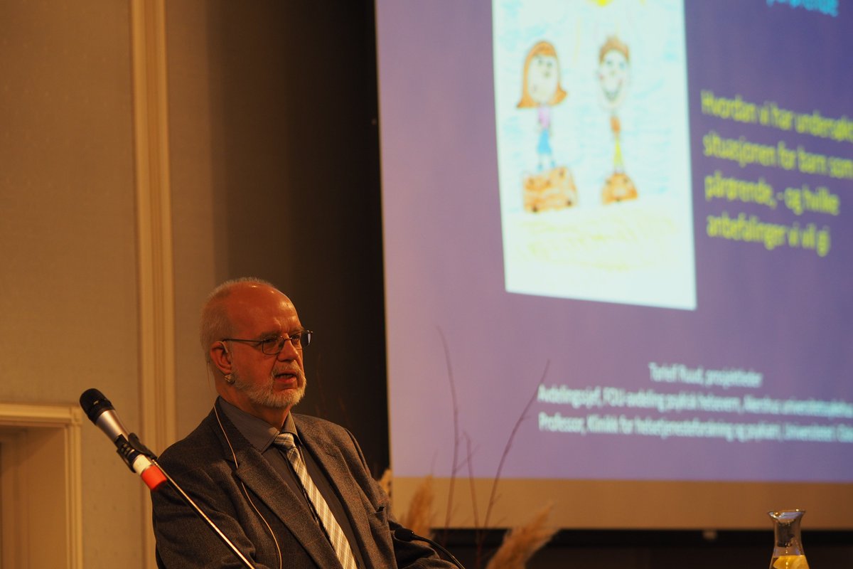 Helsedir's tweet photo. Prof. Torleif Ruud presenterer rapporten Barn som pårørende som omfatter 240 intervju med barn og unge #bsp15 https://t.co/ePUmWw17QF