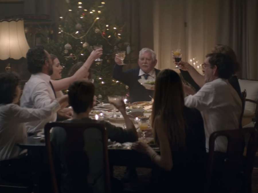 antena3com's tweet photo. Un anuncio navideño sobre la soledad emociona y hace reflexionar a los internautas ▶ https://t.co/fXBzUx6y1T https://t.co/LxGrQ88fvs