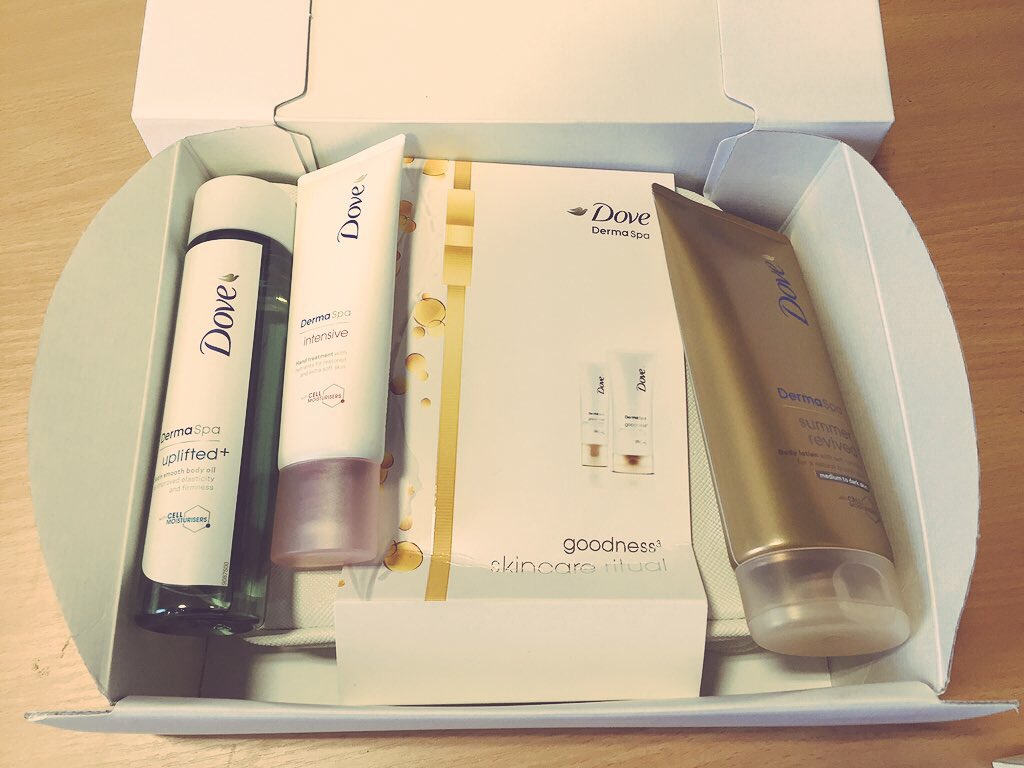 RSVPMagazine's tweet photo. Win this fab #DoveGoodness set.Simply follow &amp;retweet &amp; it could be yours 👍#dove #skincare #rsvpcomps https://t.co/nlVL7lmIoG