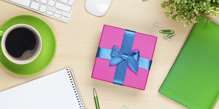 SteveGroom4's tweet photo. It’s time to start thinking about staff #Christmas bonuses and gifts:  https://t.co/6oncPzH1qF #HR https://t.co/wxwZeKWFjR