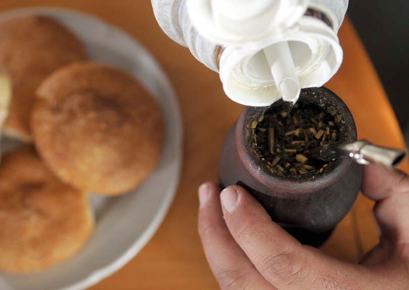 LosAndesDiario's tweet photo. Hoy es el Día Nacional del Mate, símbolo de la cultura nacional https://t.co/EIk10tUk1q https://t.co/gyvcUbPW0a