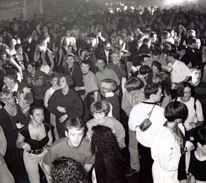 TennerSweets's tweet image. Streetrave @ Prestwick Airport 1992