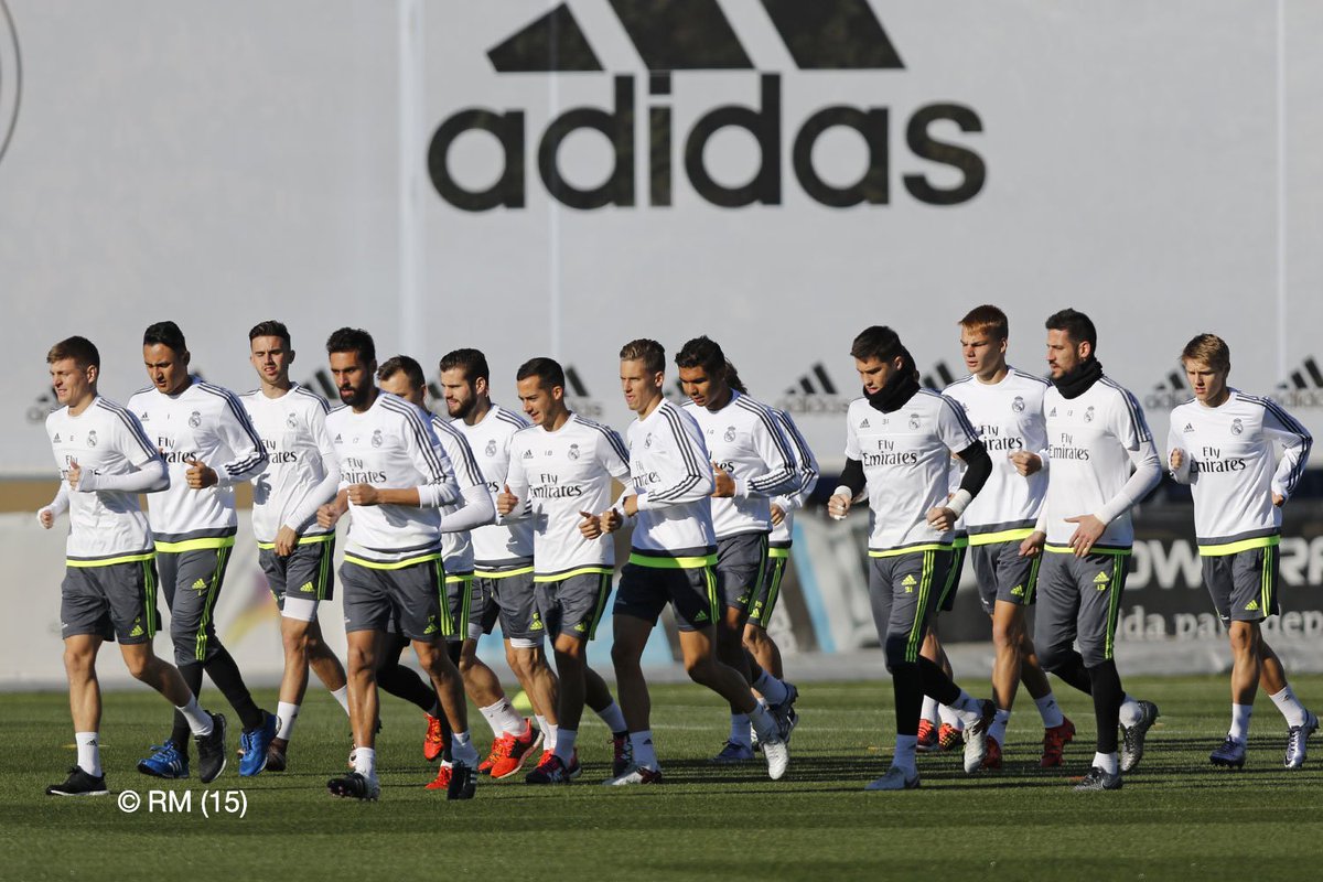 realmadrid's tweet photo. Primer entrenamiento de la semana pensando en el partido de Copa contra el Cádiz. ⚽📷

#RMCity #HalaMadrid https://t.co/j1zHysp18F