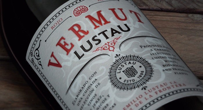 ¡Hora de aperitivo! @BodegasLustau recupera el mejor #vermut de #jerez. buff.ly/1Opv8U9