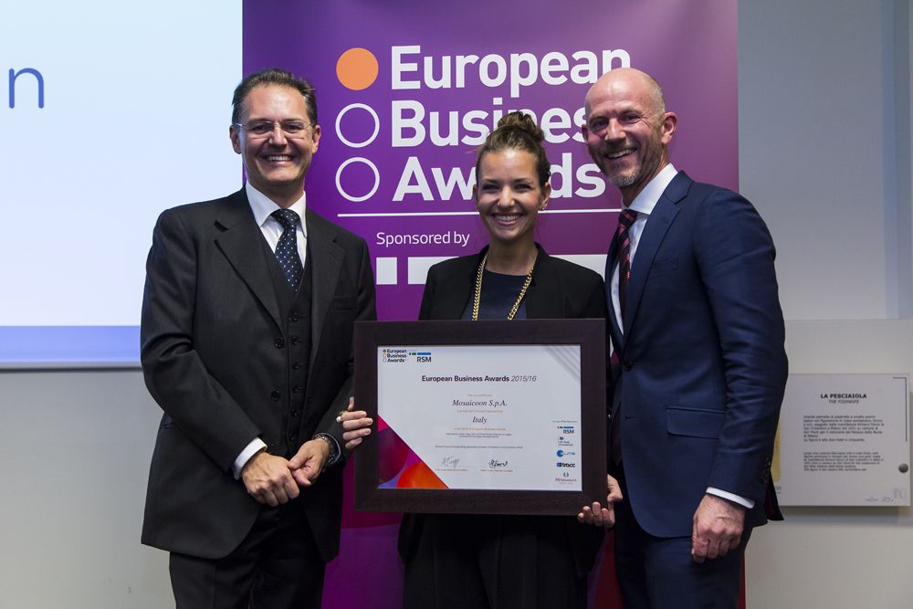 MosaicoonSpa's tweet photo. Mosaicoon picks up its award as #NationalChampion for Innovation @rsmEBA #EBA #EBA2015 #mosaicoon https://t.co/VCIYliMcOZ