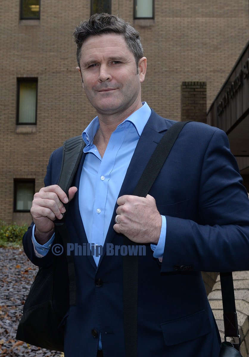 dudleyplatypus's tweet photo. Chris Cairns leaves Southwark Crown Court after being found not guilty. #cairnstrial #offforabeer https://t.co/c59fpnHX7v