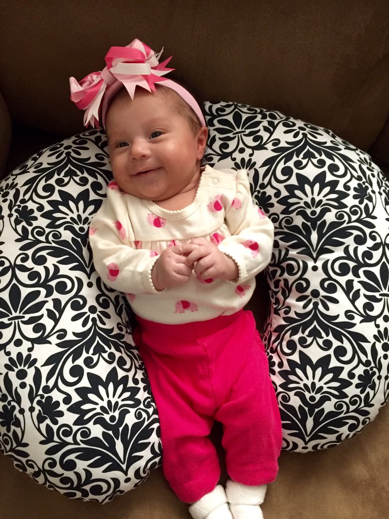 Jaycg2013's tweet photo. That smile kills me!!! π©πππ #MySweetGirl #MommyToAPrincess https://t.co/rwLXrMu9Zz