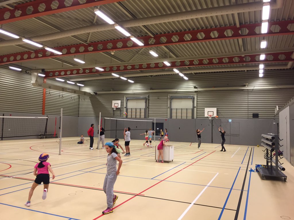 RvDantzig's tweet photo. Vandaag op bezoek geweest bij WEST! (Volleybal en turnen) om meer te leren over combifuncfionarissen. Wat een helden https://t.co/mdHF50ZKRs