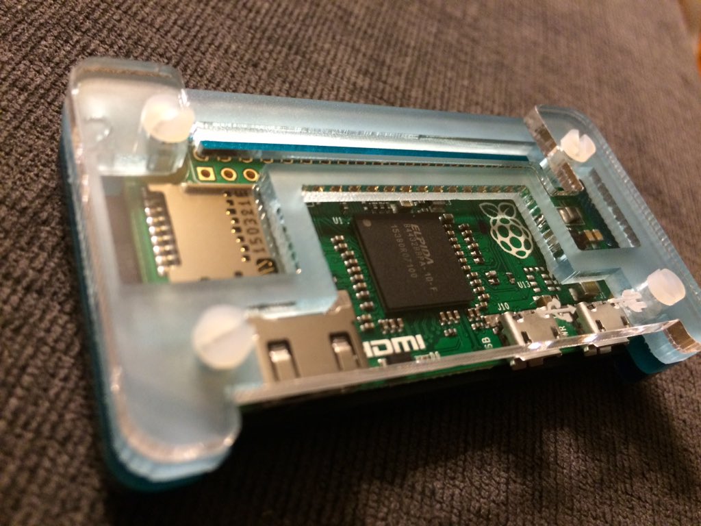 HaF_LiNGeR's tweet image. New toy ! Thanks #pimoroni #pibow #PiZero