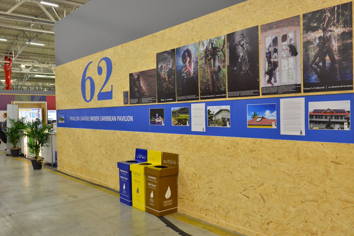 #COP21 c'est parti! Le ministre des Finances a visité le Pavillon Caraïbe. Plusieurs experts sont présents