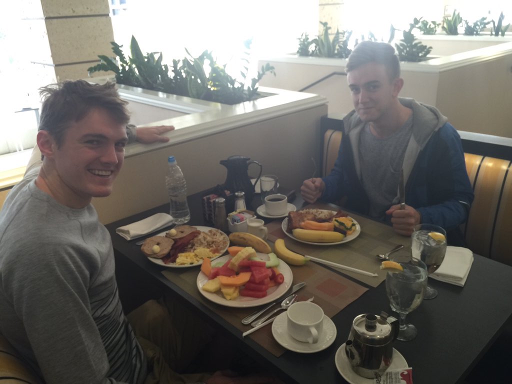 Mychasiw's tweet photo. Pre-Ellen DeGeneres breakfast... and tomorrow World Beer Mile Championships. #runhappy https://t.co/W3HrB96YkY