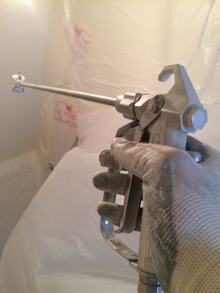 TheSprayMasters's tweet photo. Spraying ceilings are easy with the right tool #spraying #decorating #timesaver https://t.co/47ohEDn2Zk