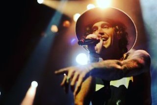 AAFansMexico's tweet photo. #WeLoveAmericanAuthors 🎤 @ZacAAuthors (21 Oct 2015, Plaza Condesa) https://t.co/m85HHWjXMW