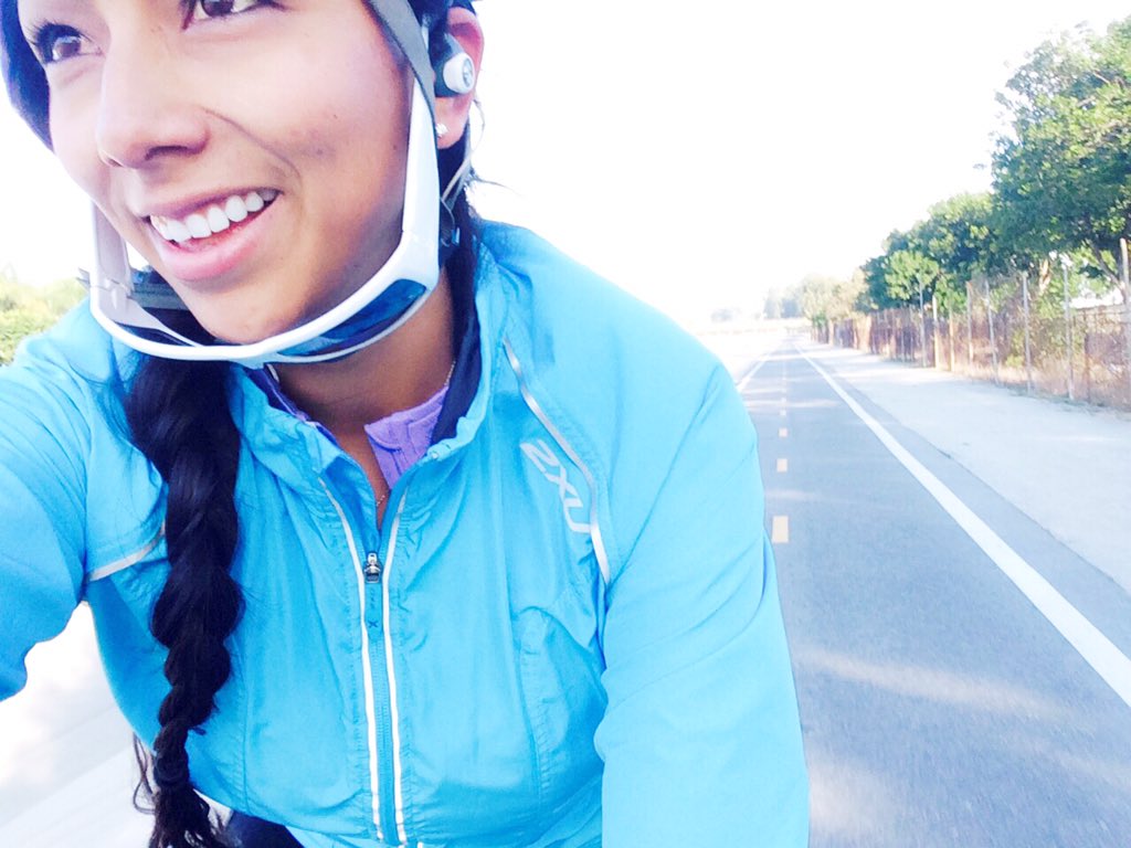 IrongirlNadia's tweet image. Slept 8hrs, rode 22mi in 44F, work next. Earbuds: @JLabAudio #jlabaudio | cycling jacket: @2XU_USA #2xu #taperweek