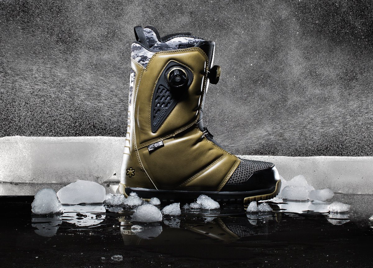 SnowParkTech's tweet photo. #CyberMonday wouldn’t be complete without a pair of the Judge SPT. https://t.co/aj49Cmb741 | @dcshoes #SnowParkTech https://t.co/F67HnedwHi