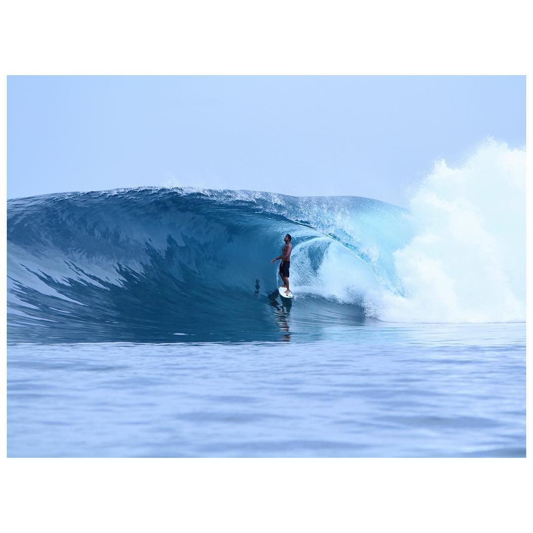 perfecttravel_'s tweet photo. You couldn't paint a more oily picture than P-Pass on the pump. https://t.co/EZeD2Md2n1 #ppass #pohnpei #surf https://t.co/VsMNtVzxL0