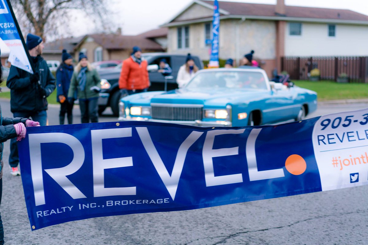 RevelRealty's tweet photo. Team REVEL rocked the #ThoroldSantaClausParade on Sat! #TisTheSeason #jointheREVELution #GoTeamREVEL https://t.co/ZKC3mj6OOc