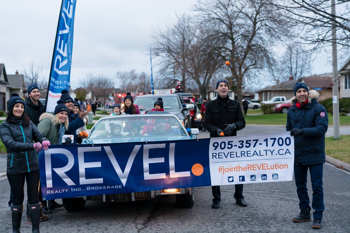 RevelRealty's tweet photo. Team REVEL rocked the #ThoroldSantaClausParade on Sat! #TisTheSeason #jointheREVELution #GoTeamREVEL https://t.co/ZKC3mj6OOc