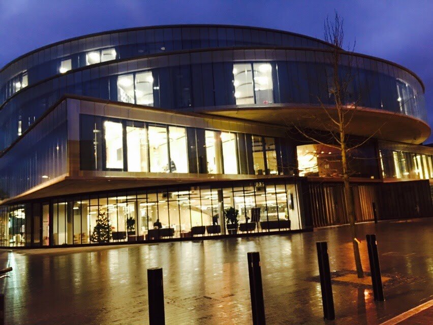 VichyMwirichia's tweet photo. Iconic building opens @BlavatnikSchool of Government. #Oxford #MPP2015. More to come. https://t.co/UFF6uaEA4P