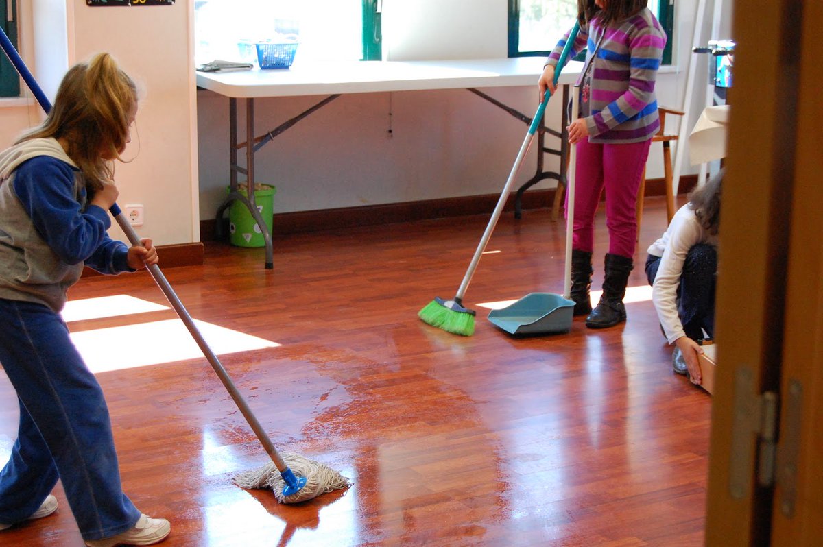 chickiticas's tweet photo. Los niños están capacitados para ayudar, dependiendo de su edad. No hay que impedir que realicen tareas hogareñas. https://t.co/uxM8p5oO27