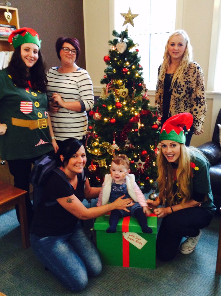 Helping Decorate <a href="/LEEDSMENCAP/">Leeds Mencap</a> today!! #becauseitschristmas