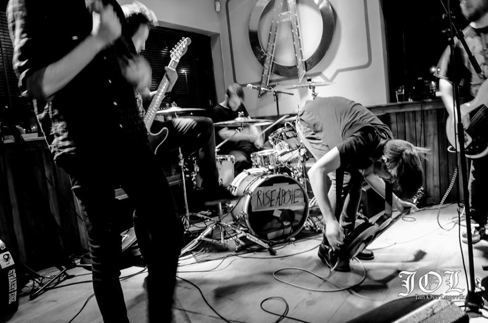 2inchsurprise's tweet photo. Jeg gir shoegaze en ny definisjon https://t.co/CQ3LzKCAMs