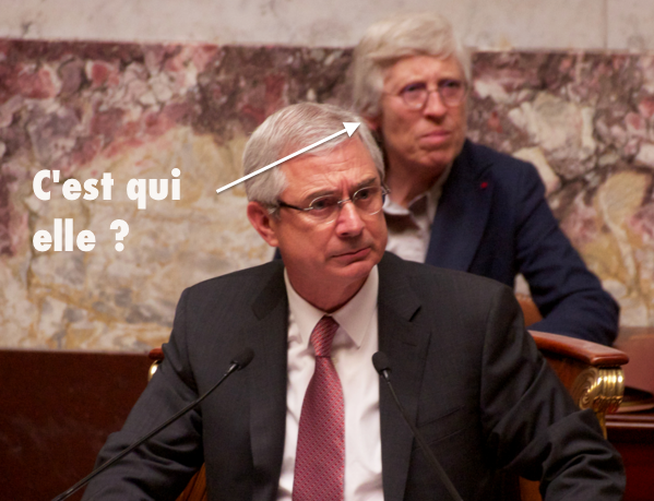 readfirst_app's tweet photo. Au fait, c'est qui la dame derrière @claudebartolone ?    
https://t.co/Txsqt0QAhZ https://t.co/LAAm0UbYEl