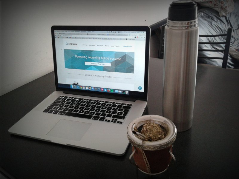 diegobechi's tweet image. Compañero de trabajo fiel #FelizLunes #DiaNacionalDelMate