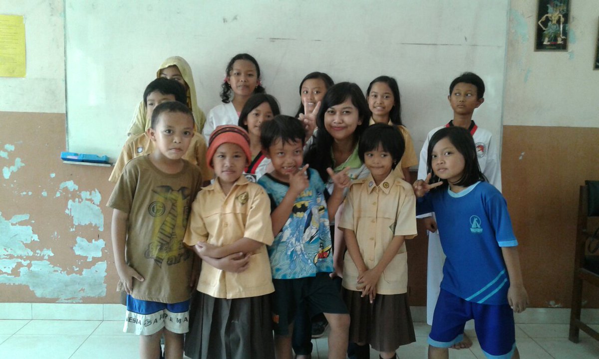aat_indonesia's tweet photo. Bersama calon #anakasuh SD Genuk #Ungaran. Senang bisa bertemu mereka ☺ https://t.co/37nlpdMSLi