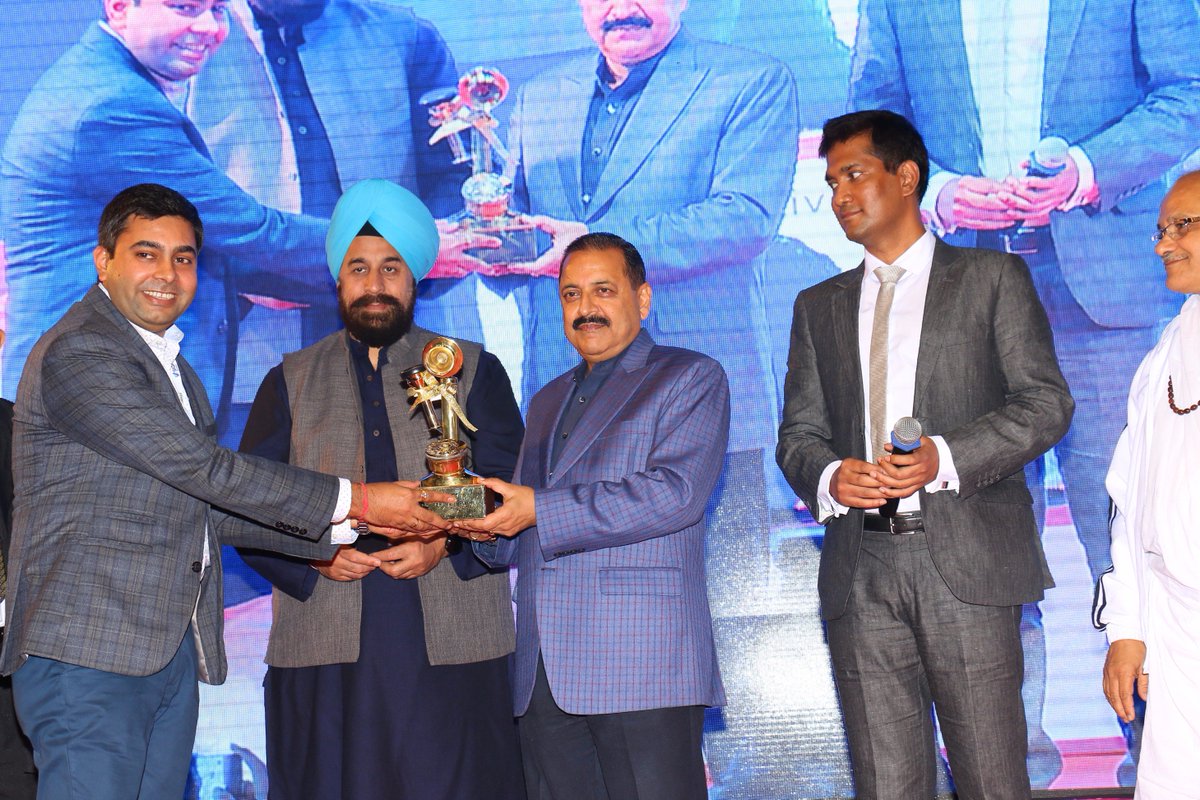 vaibhavrtandon's tweet image. #KocharTech “GizmoDoctor” receives the prestigious Aegis Graham Bell Awards 2015 #AGBA2015