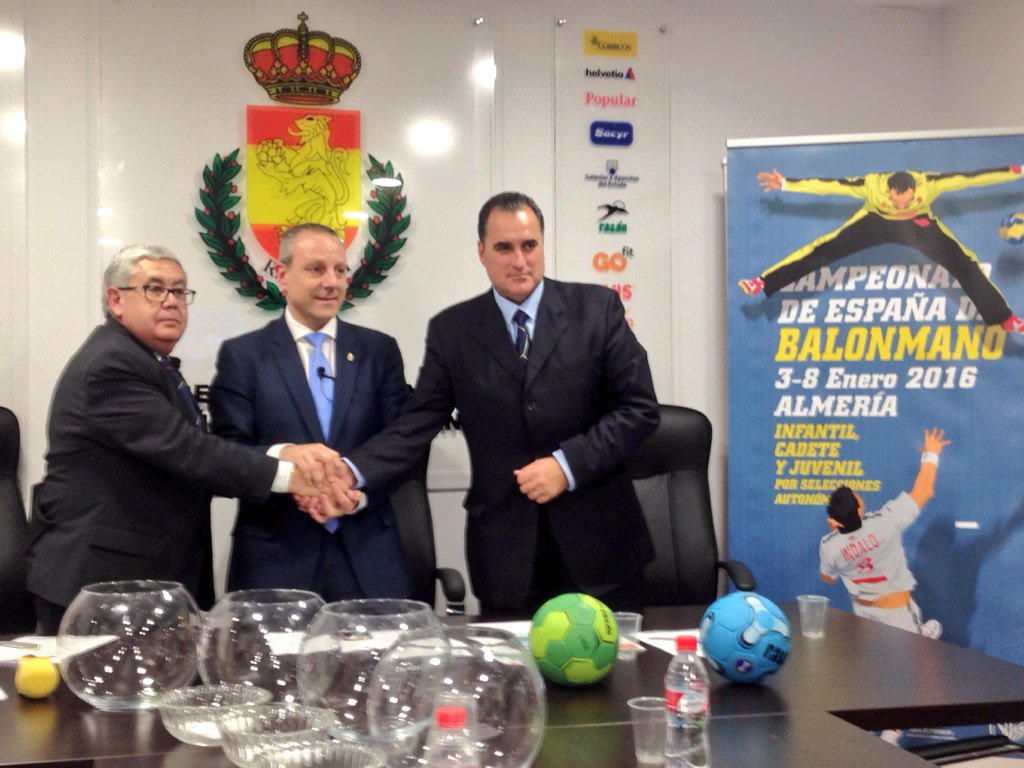 RFEBalonmano's tweet photo. ¡Hasta aquí el sorteo del #CtoEspañaBM2016! Nos vemos del 3 al 8 de enero en Almería, Roquetas, Viator y Vícar. https://t.co/FOuFsteFhr