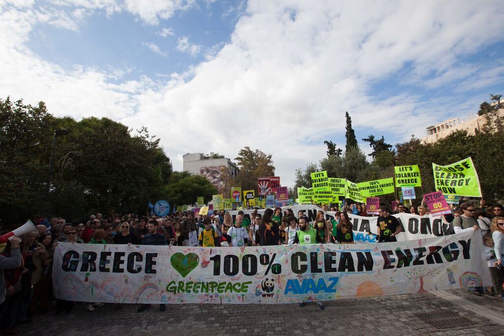 WWFGreece's tweet photo. Η Αθήνα χθες περπάτησε και για το Παρίσι, όπου ξεκίνησε σήμερα η #COP21.Ενημερωθείτε: https://t.co/18XSOxAnvx https://t.co/p3TRgtLlhd