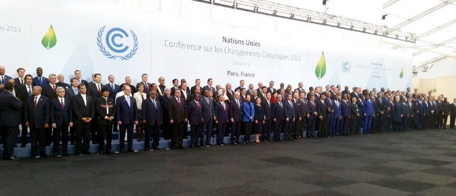 TV5MONDEINFO's tweet photo. #COP21 150 chefs d’États au chevet de la planète Terre. Top départ des négociations. Jour 1 https://t.co/12pKa8Va2x