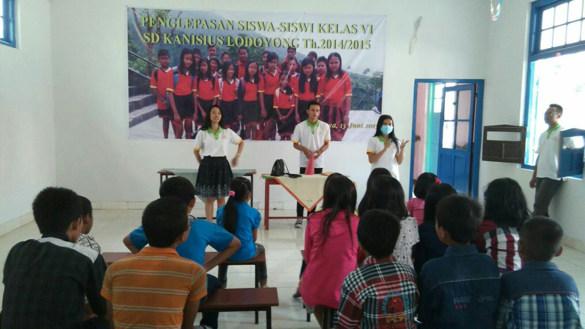 aat_indonesia's tweet photo. Kami bernyanyi bukan sekedar bernyanyi, kami bernyanyi tuk memberi hati kami🎵 #MarsAAT https://t.co/rV1Gm67CET