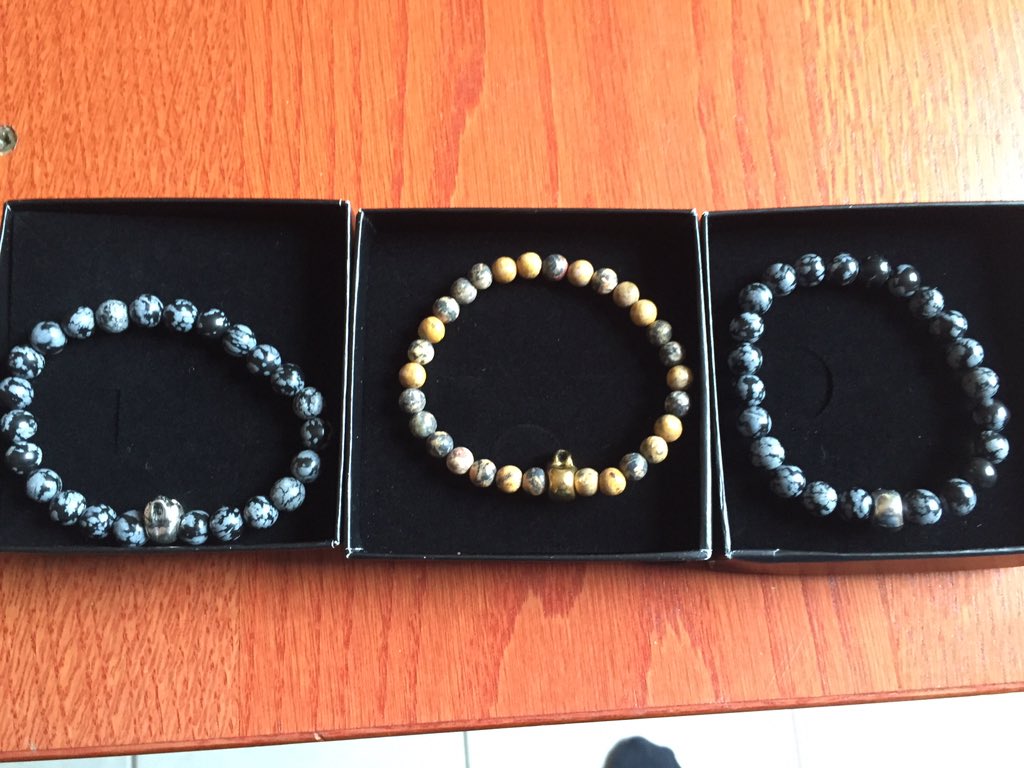 BmnsAmory's tweet photo. @TuurDierckx 3 armbandjes gekocht van #selfmadebracelets https://t.co/YCVnB6XVZB