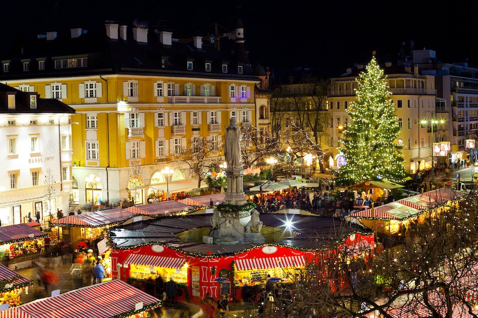 magazineDdonne's tweet photo. #Mercatini di #Natale, i più belli in Italia e in Europa https://t.co/cSI5xd2BY2 #viagi #weekend https://t.co/xCmNi0npif