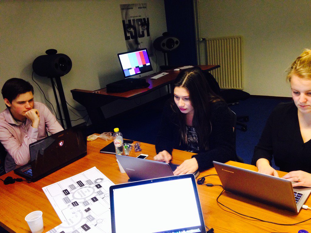 MappingMediaNL's tweet photo. Op de redactie aan het werk met #marketing en #editing https://t.co/K2SfuGB9Nl
