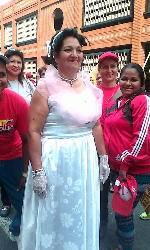 manuelitasaenzp's tweet photo. LA MADRINA HERMOSA, LA SOPA Y EL EQUIPO DE JUGADORAS FUERON UNA GRAN BENDICION..! https://t.co/oN9LEnPKzs