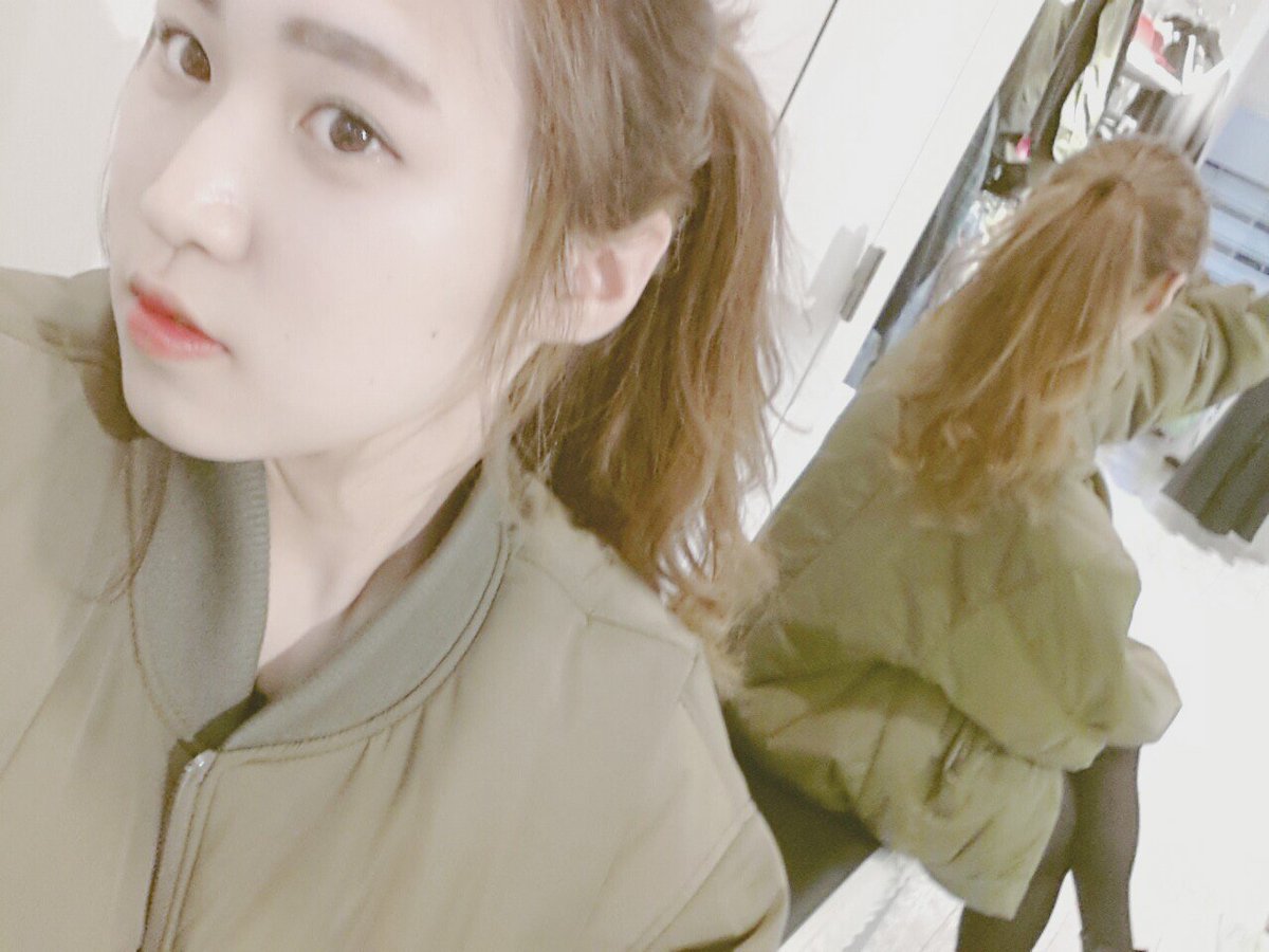 ㄹㅇㅋ Ma1って肩から袖にかけてふわっとふくらんでるので メリハリを出すためにma1着る時はポニーテール Or ゆるめお団子にするとオルチャン感増します 耳付近の髪を後れ毛として使うとまた更にup 私の勝手な韓国の方インスタ調べㅎㅎ 韓国