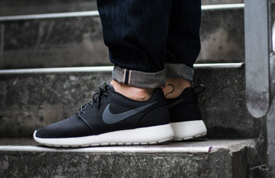 nike roshe run black anthracite sail