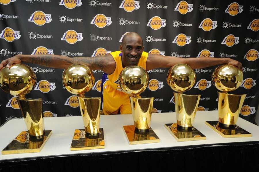 BasketDVines's tweet photo. Kobe Bryant, gracias por tanto...5 anillos
11xEquipo Ideal #NBA
17xAll-star
1MVP LR
2MVP Finales
2xOro JJOO
#Leyenda https://t.co/WwUZ2HXyW5