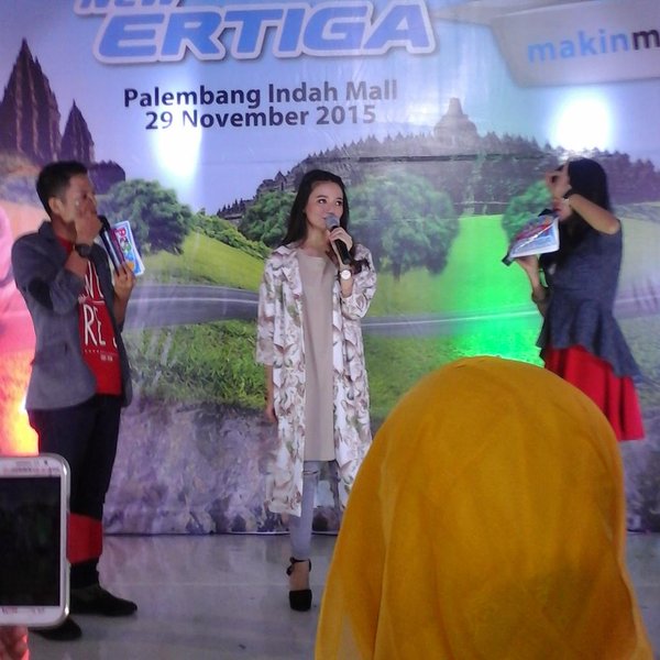 CindviaDealoveP's tweet photo. Kenangan kemarin malam @stella_scw cantik banget cii stella #MinYi https://t.co/7uN7JeBGNQ