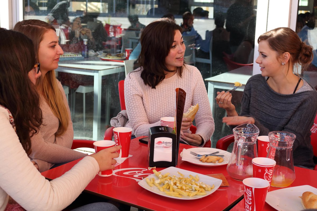 pablodeolavide's tweet image. La #UPO fomenta el intercambio de #idiomas entre sus alumn@s través de "Language Tables" ow.ly/VgAjm