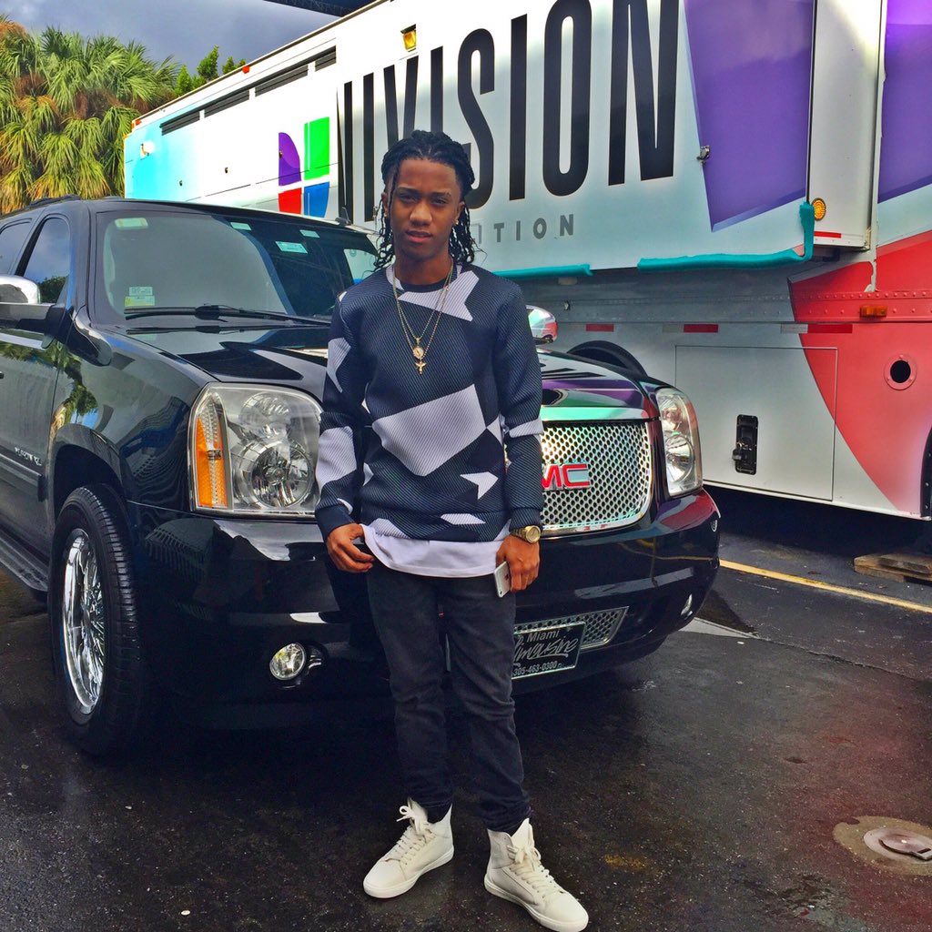 aaronbodden98's tweet photo. Buenos Dias ☀️😎 Ya Estamos en @despiertaamericatv , Tune in! 🙈😁❤️ @labanda @univision #LaBandaAaron https://t.co/ZCT105SnSm