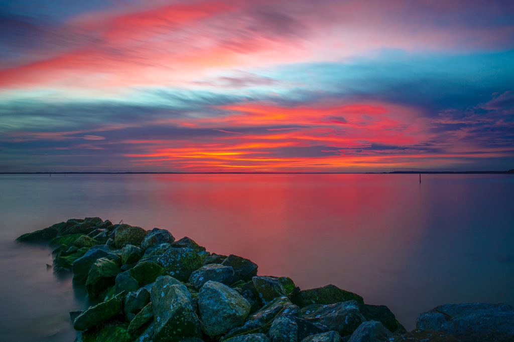 ashleyhallphoto's tweet photo. #sunset #windmillpoint @VisitVirginia @TravelVirginia @gonorthernneck @NNKviews @CBS6 @8NEWS @NBC12 @yourtake https://t.co/VwWRRESYOQ