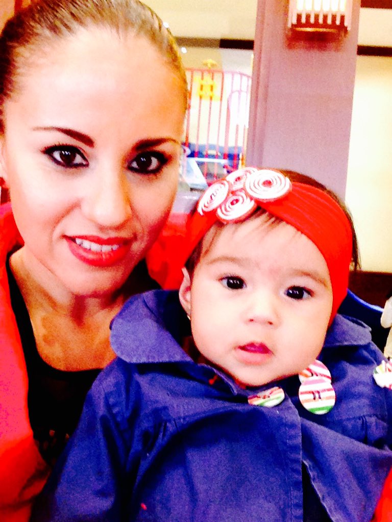 adri_ramrez's tweet photo. Mi princesa María Paula de ya casi 7 meses y una servidora les deseamos excelente inicio de semana https://t.co/QDPMZ5l3xu