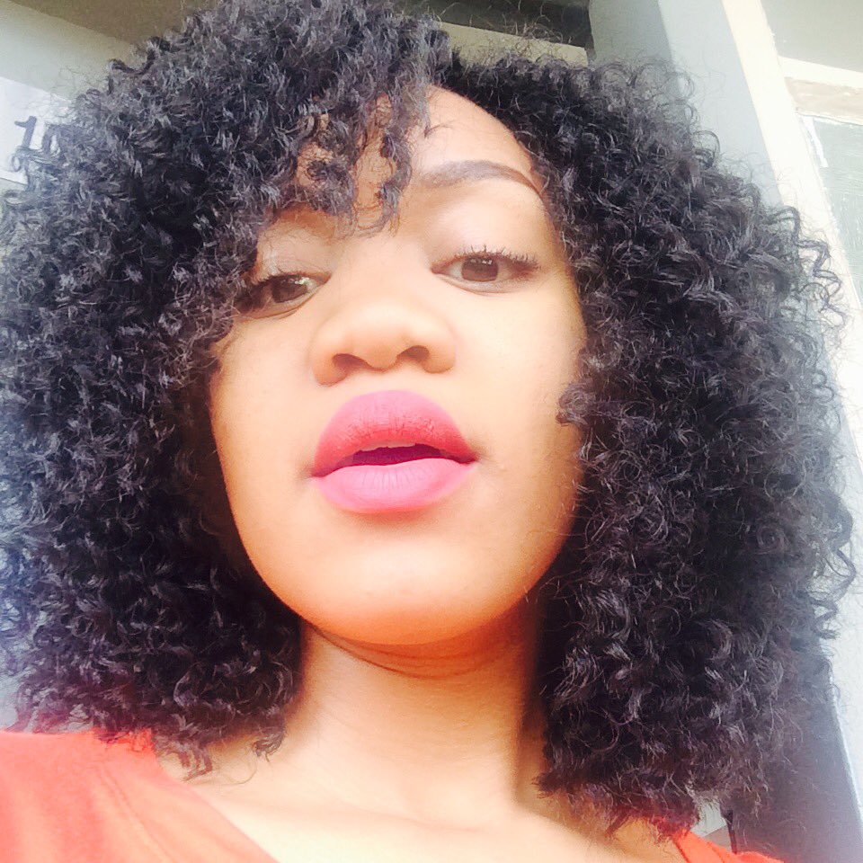 Refilwe_Litchi_'s tweet photo. Just had to show off my new hairdo
#FleekingAtItsBest
#BigHairGame https://t.co/x9M2kuec0x