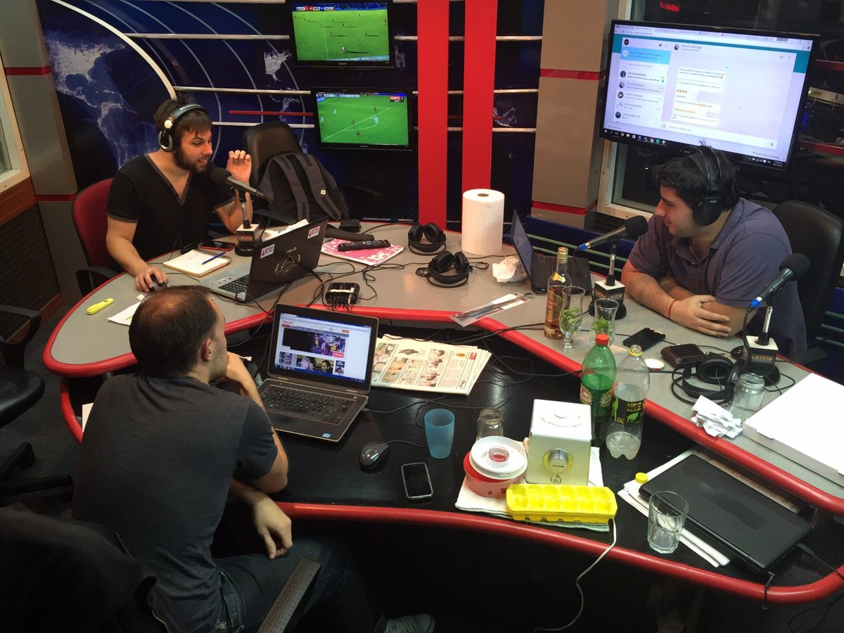 AriQuintale's tweet photo. Que lindo momento el que comparti con mis amigos! 
Haciendo La Previa con @senseventos @LucasMK2 @LauCorriale https://t.co/Xt6w5Inhq9